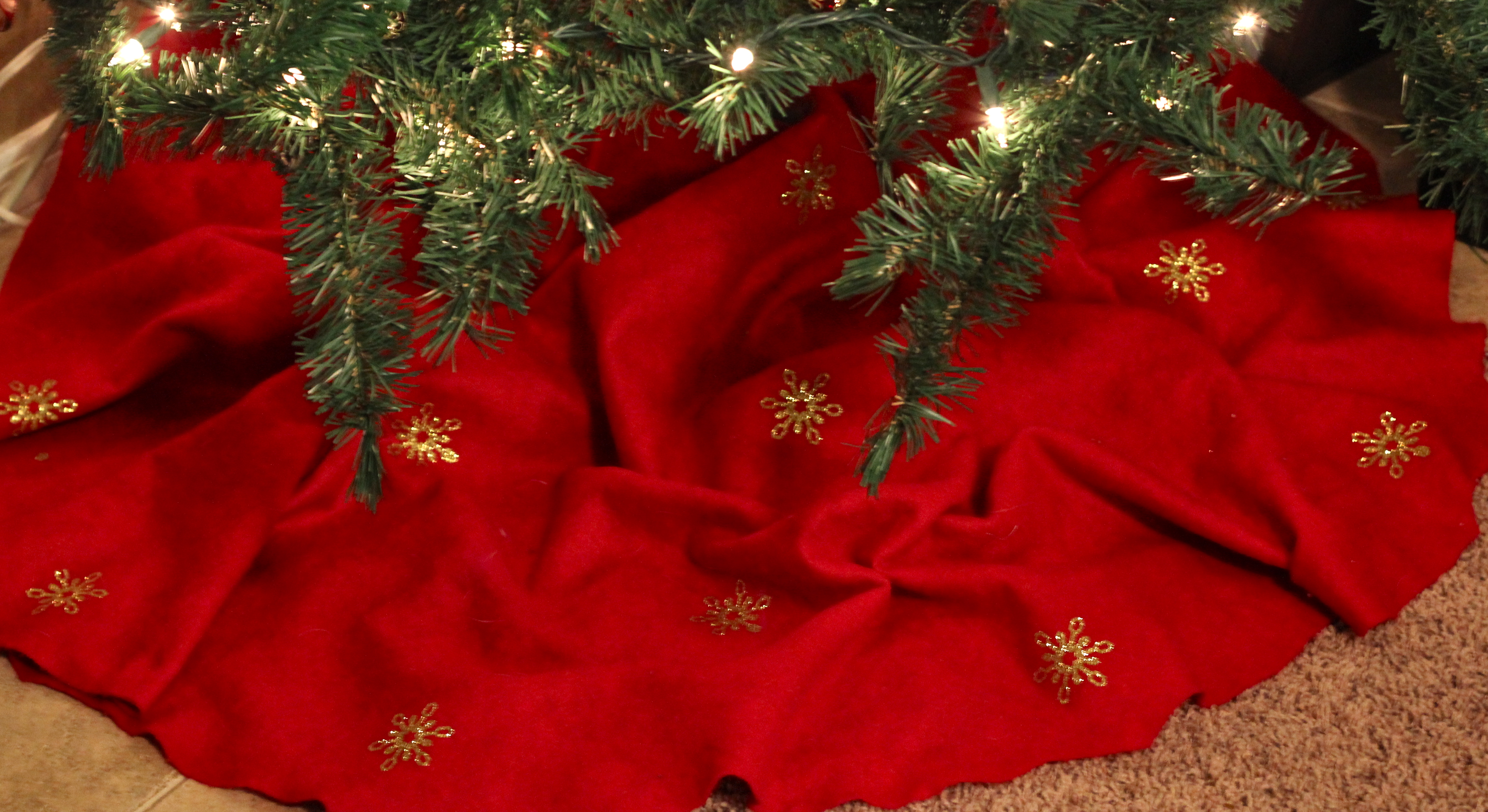 Shimmer Christmas Tree Skirt