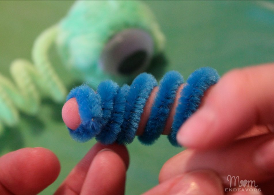 Making pipe cleaner finger puppets