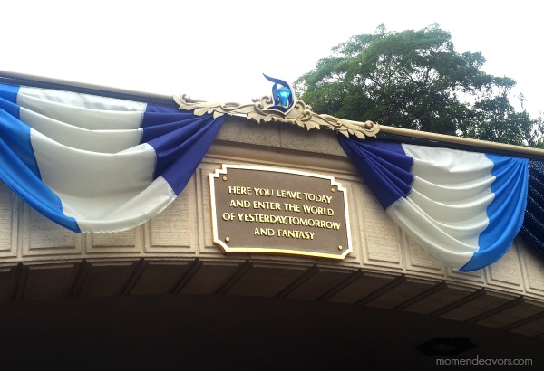 Disneyland Entrance Sign